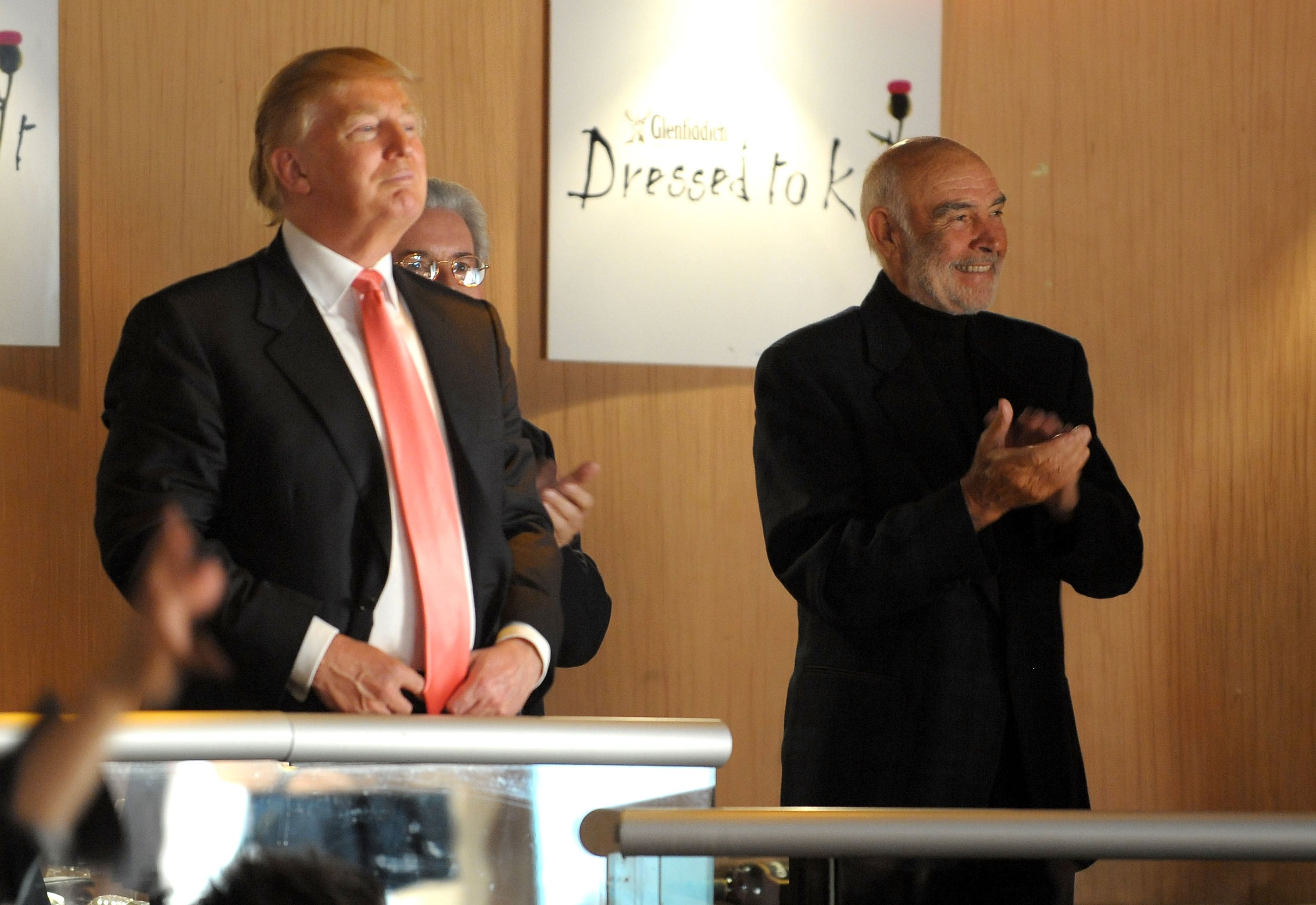 Donald Trump y Sir Sean Connery en el 8º Desfile de Moda Anual de Caridad “Dressed To Kilt”.