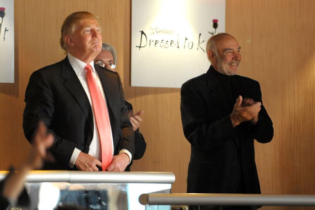 Donald Trump y Sir Sean Connery en el 8º Desfile de Moda Anual de Caridad “Dressed To Kilt”.