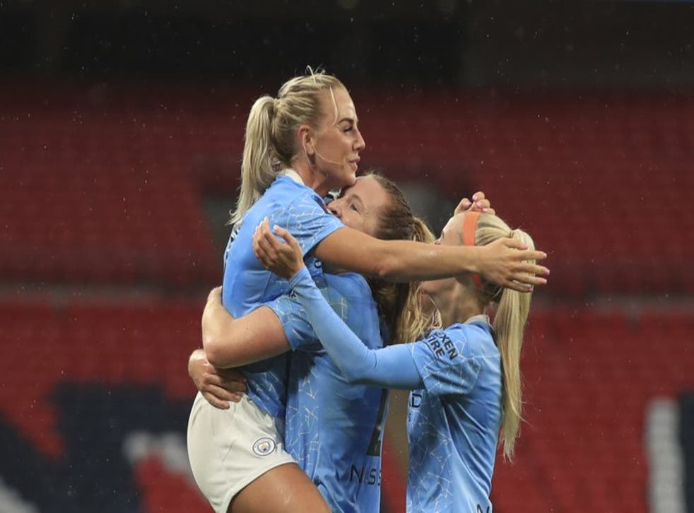Sam Mewis del Manchester City celebra con sus compañeras tras anotar en la final de la Copa FA femenina.
