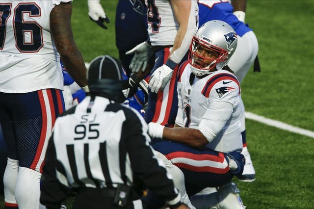 Cam Newton tras perder el balón en la última ofensiva del partido.