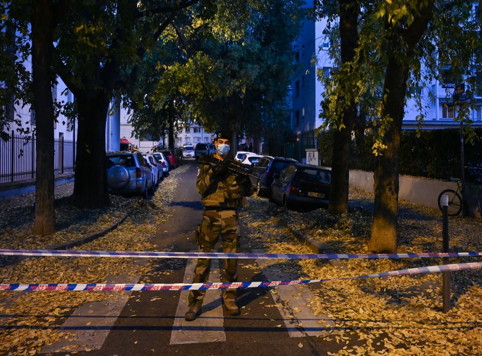 <p>Ataque a sacerdote en Lyon, Francia.</p>
