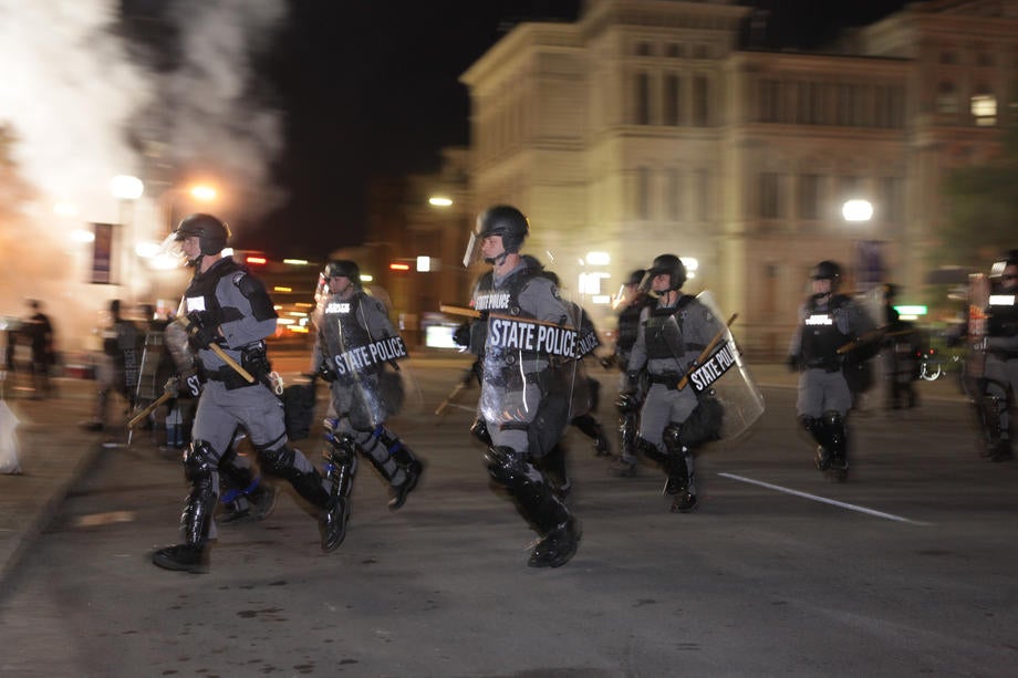 Kentucky State Police clear protestors from Jefferson Square Park&nbsp;