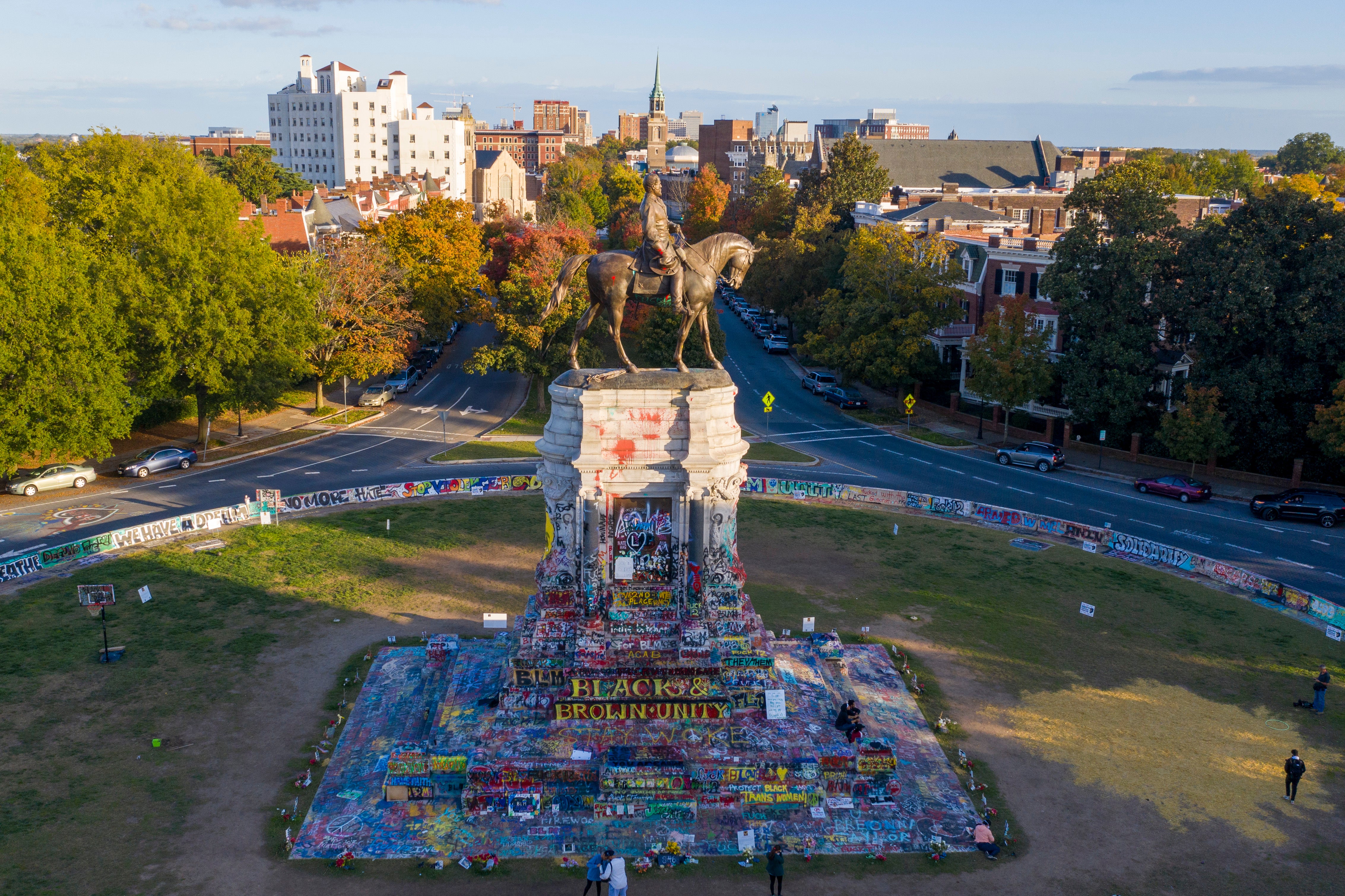 <p>A mobile rally of Trump supporters turned violent when they reached the Robert E Lee statue in Richmond, Virginia, on Sunday</p>