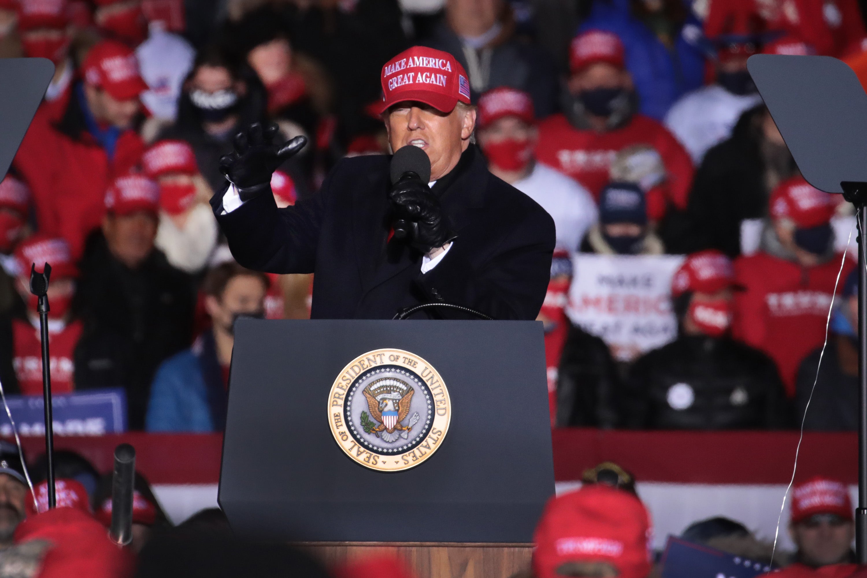 Trump Forced To Hold Mic At Rally As He Threatens Not To Pay Company   1283612684 