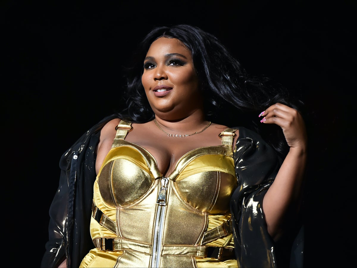 Lizzo posed in a daring American flag jumpsuit that was cut in half to  represent the percentage of people who didn't vote in 2016
