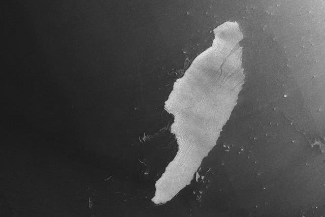 <p>Fotografía satelital del iceberg A68 tomada por el satélite Copernicus Sentinel-1, que muestra el rastro de trozos de hielo más pequeños.</p>
