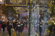 Last-minute haircuts and pints as England prepares for second lockdown