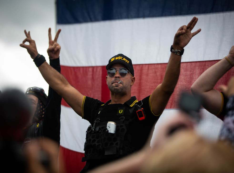 Enrique Tarrio, líder del grupo ‘Proud Boys’, en Delta Park en Portland, Oregon el 26 de septiembre de 2020.