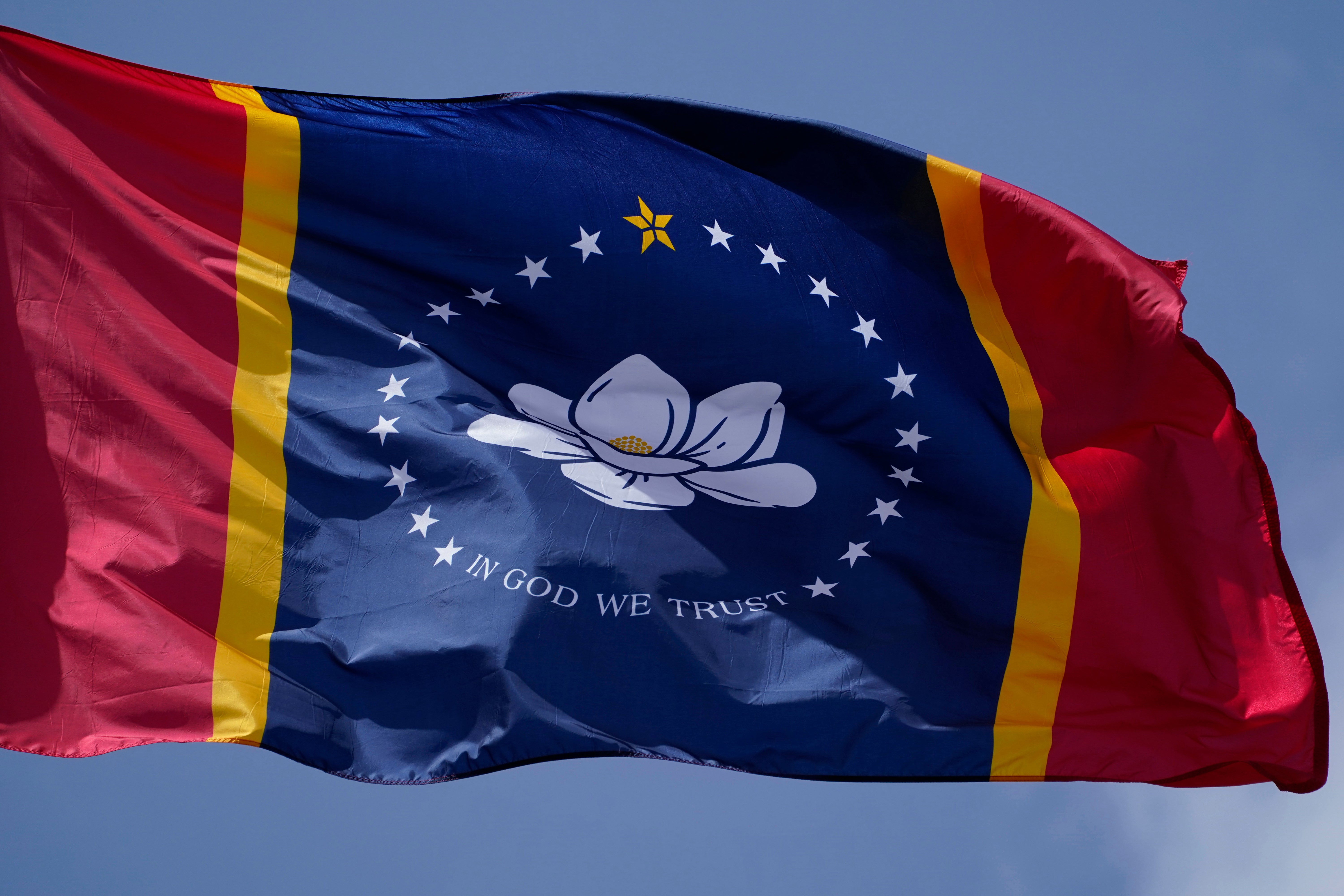 Mississippi's new magnolia flag starting to fly after vote Mississippi ...