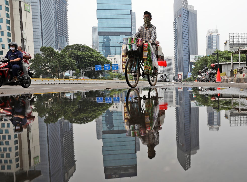 Pandemic puts Indonesia into recession; 1st time in 20 years country