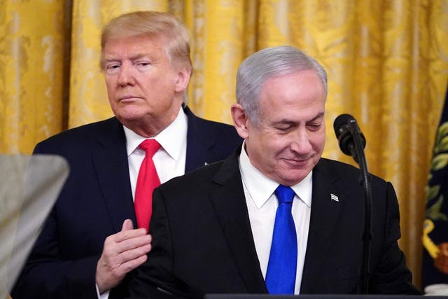 <p>Donald Trump y Benjamin Netanyahu en el anuncio del plan de paz de Oriente Medio en enero de 2020.</p>