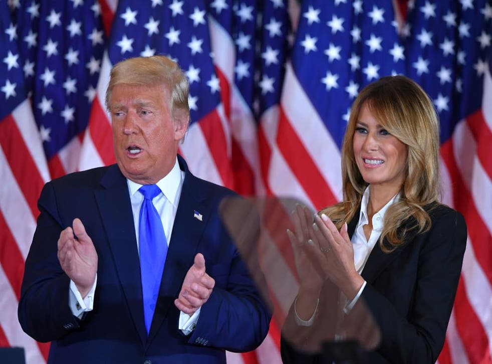 El apoyo de Melania Trump llega solo horas después de que el propio presidente una vez más utilizó la plataforma de redes sociales para promover sus continuas afirmaciones infundadas de fraude electoral.