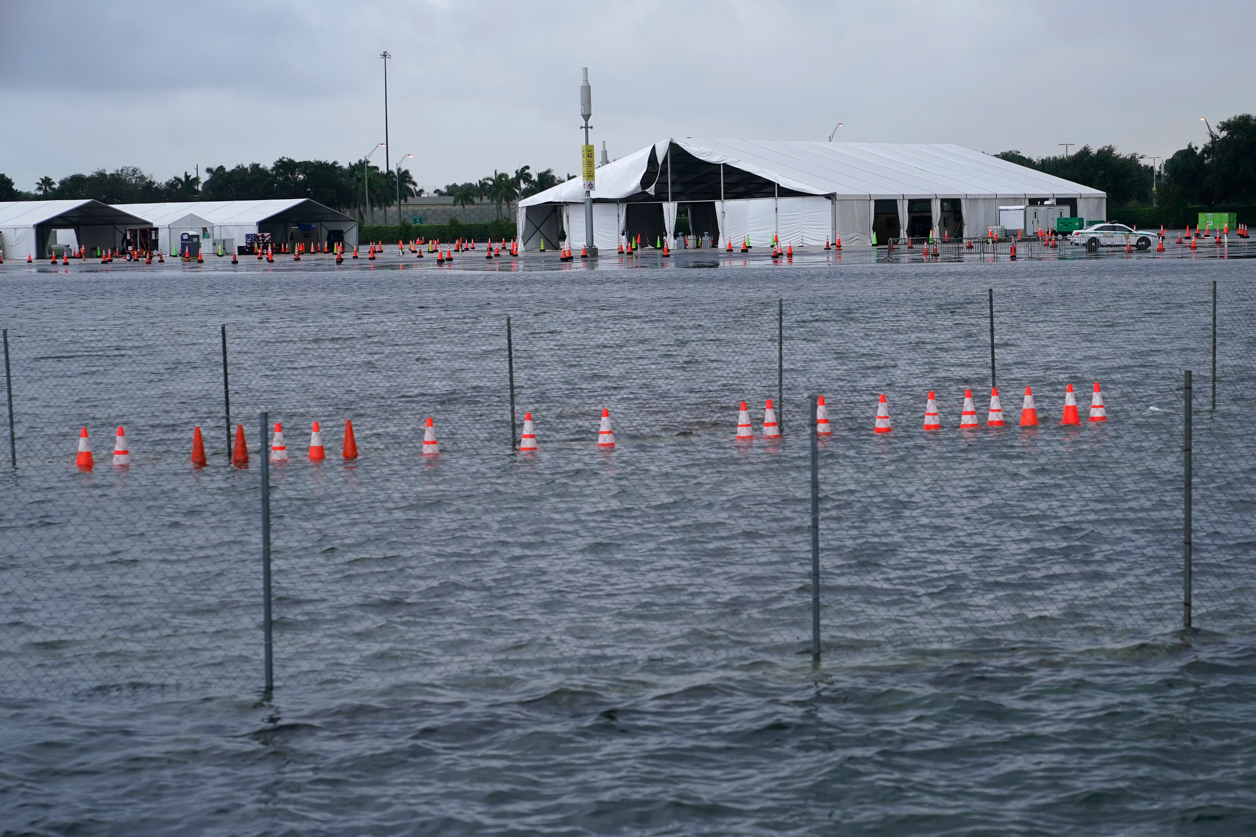 CORONAVIRUS-FLORIDA-TORMENTAS