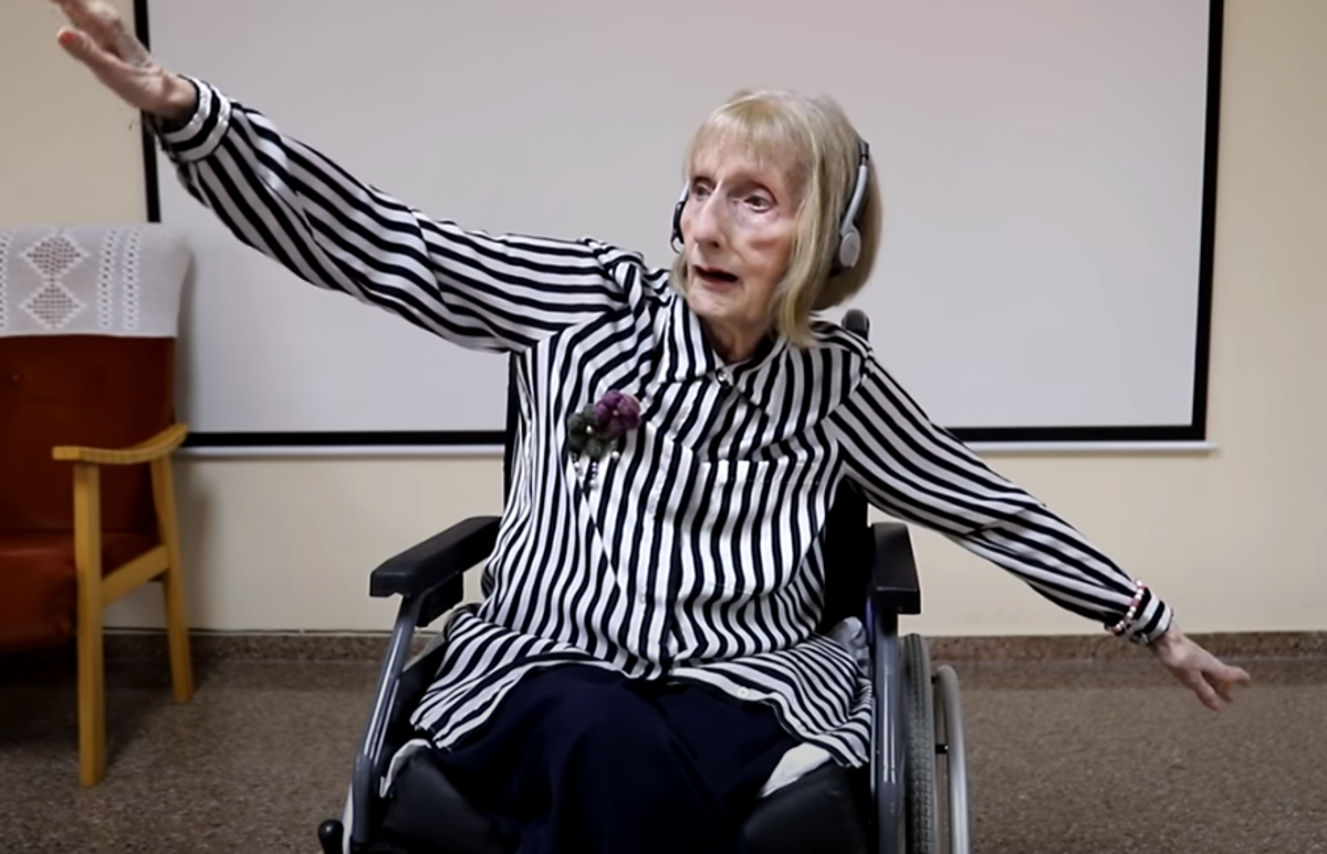 Video shows powerful moment a former ballerina with Alzheimer’s remembers Swan Lake choreography