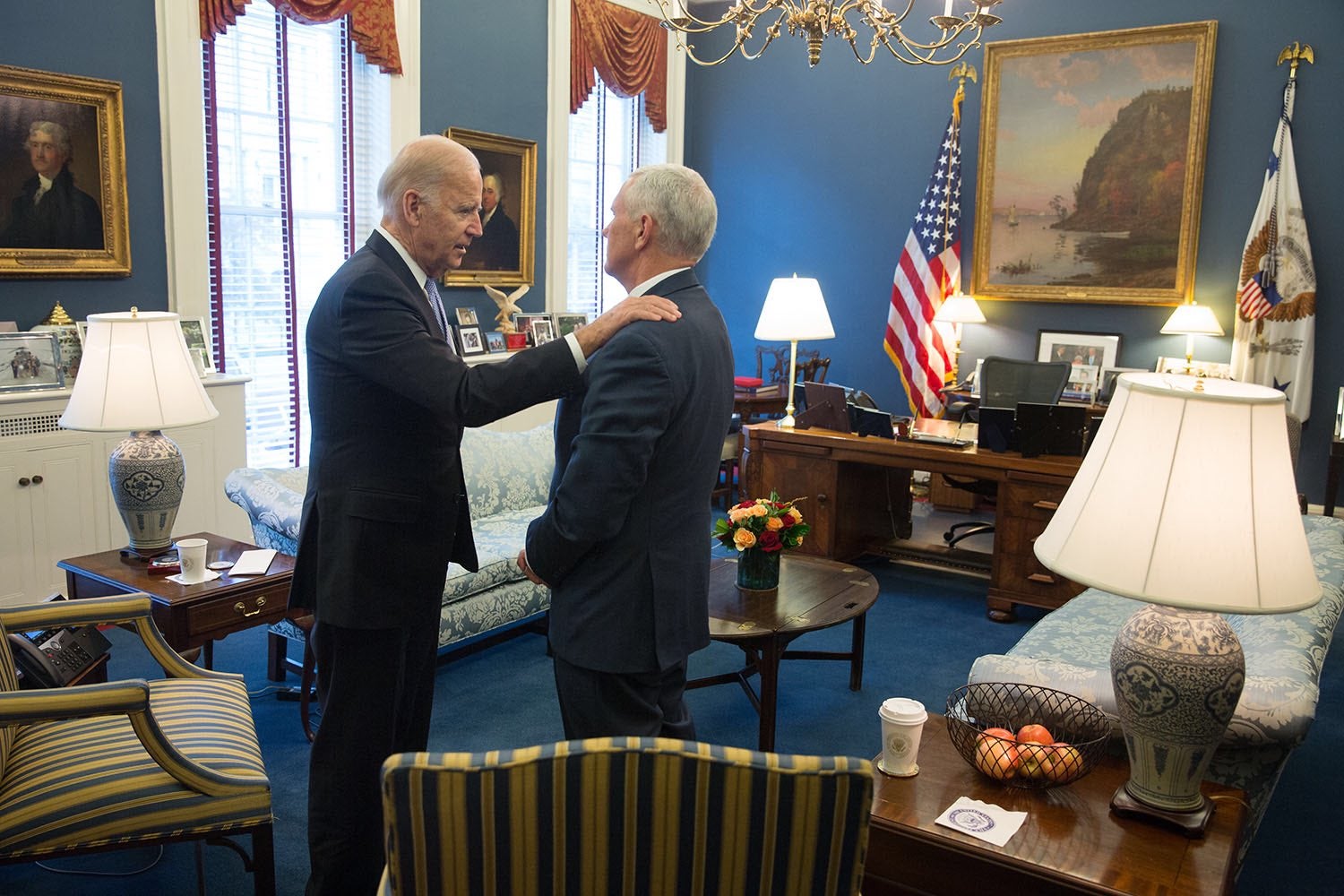 Photo resurfaces of Biden welcoming Pence to White House for 'smooth transition of power'
