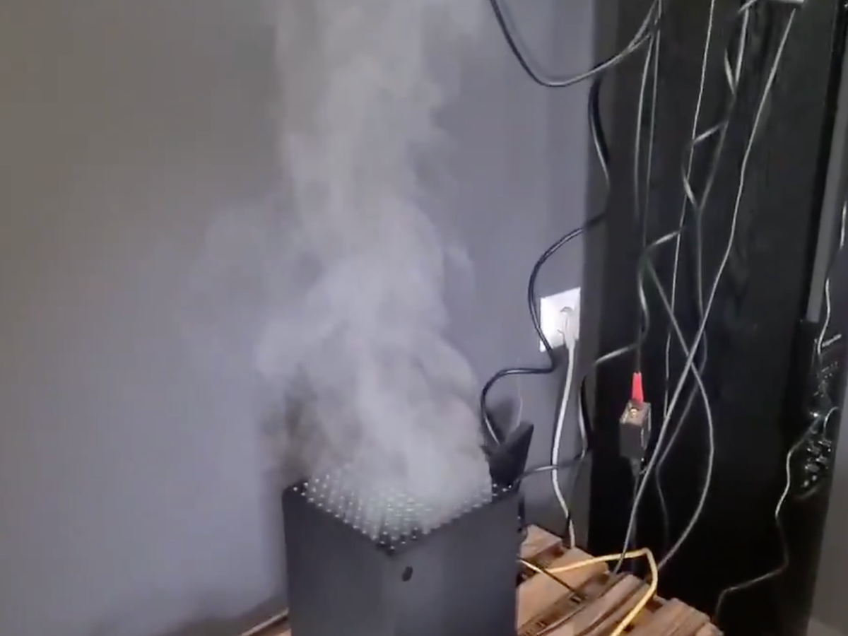Xbox Series X: Microsoft tells fans not to vape into their new consoles |  The Independent