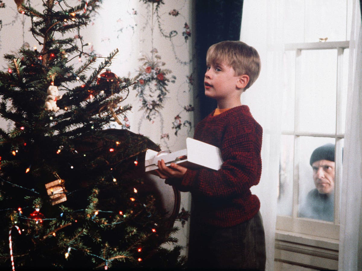 Macaulay Culkin Would Try To Make Me Laugh During Takes An Oral History Of Home Alone The Independent