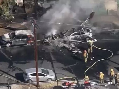 plane-crashes-into-los-angeles-neighbourhood