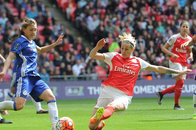 Kelly Smith in action for Arsenal against London rivals Chelsea in 2016