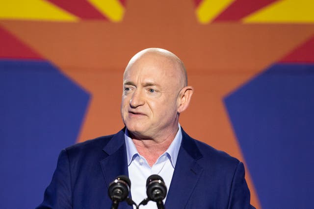 <p>Mark Kelly viajó desde hace una semana a Washington para comenzar su proceso de transición</p>