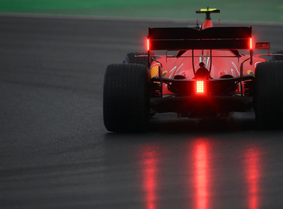 <p>El piloto de Ferrari Charles Leclerc durante la tercera práctica antes del Gran Premio de Turquía, en Istanbul Park, Estambul, el 14 de noviembre de 2020.</p>