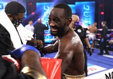 Crawford stops Brook to retain welterweight title
