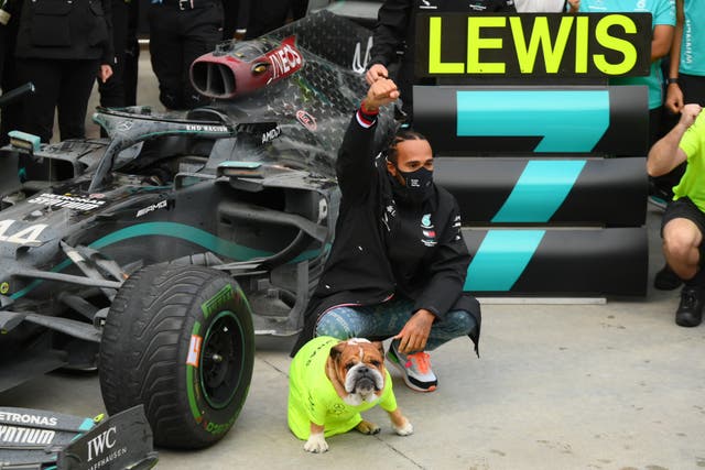 Lewis Hamilton planea una celebración discreta después de conseguir su séptimo título mundial de F1