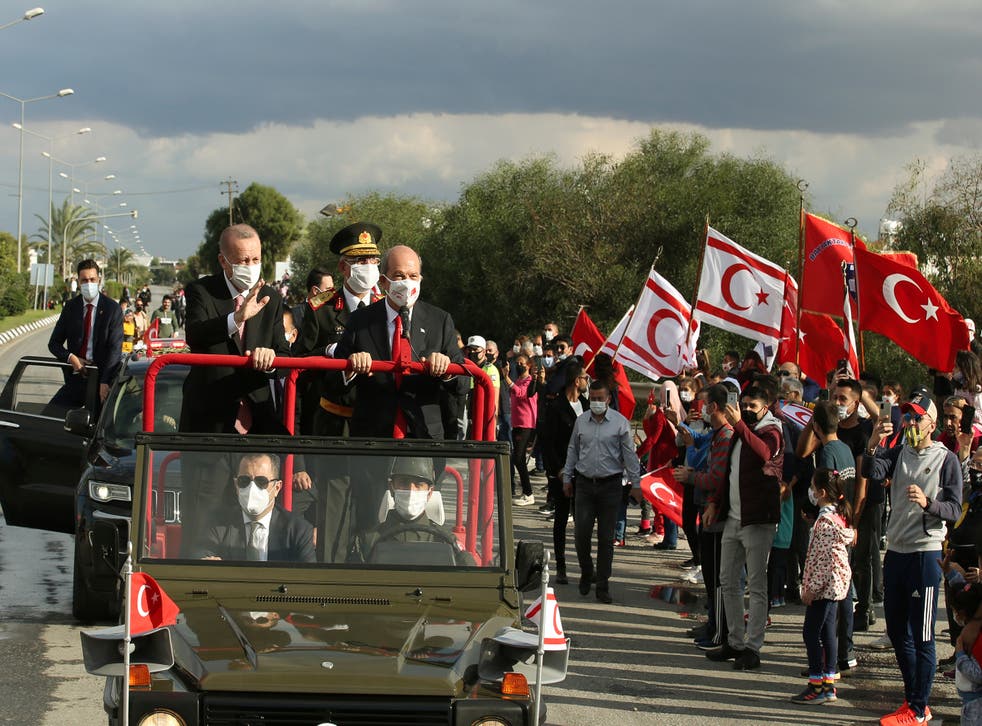 <p>Recep Tayyip Erdogan visitó la República Turca del Norte de Chipre para celebrar los 37 años de la proclamación de un estado solo reconocido por Ankara.</p>