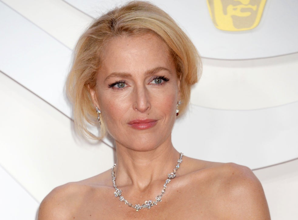 Gillian Anderson Lied About Her Age To Get The X Files Role The Independent
