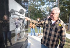 Play 'Free Bird,' man: Signs point to Skynyrd crash monument