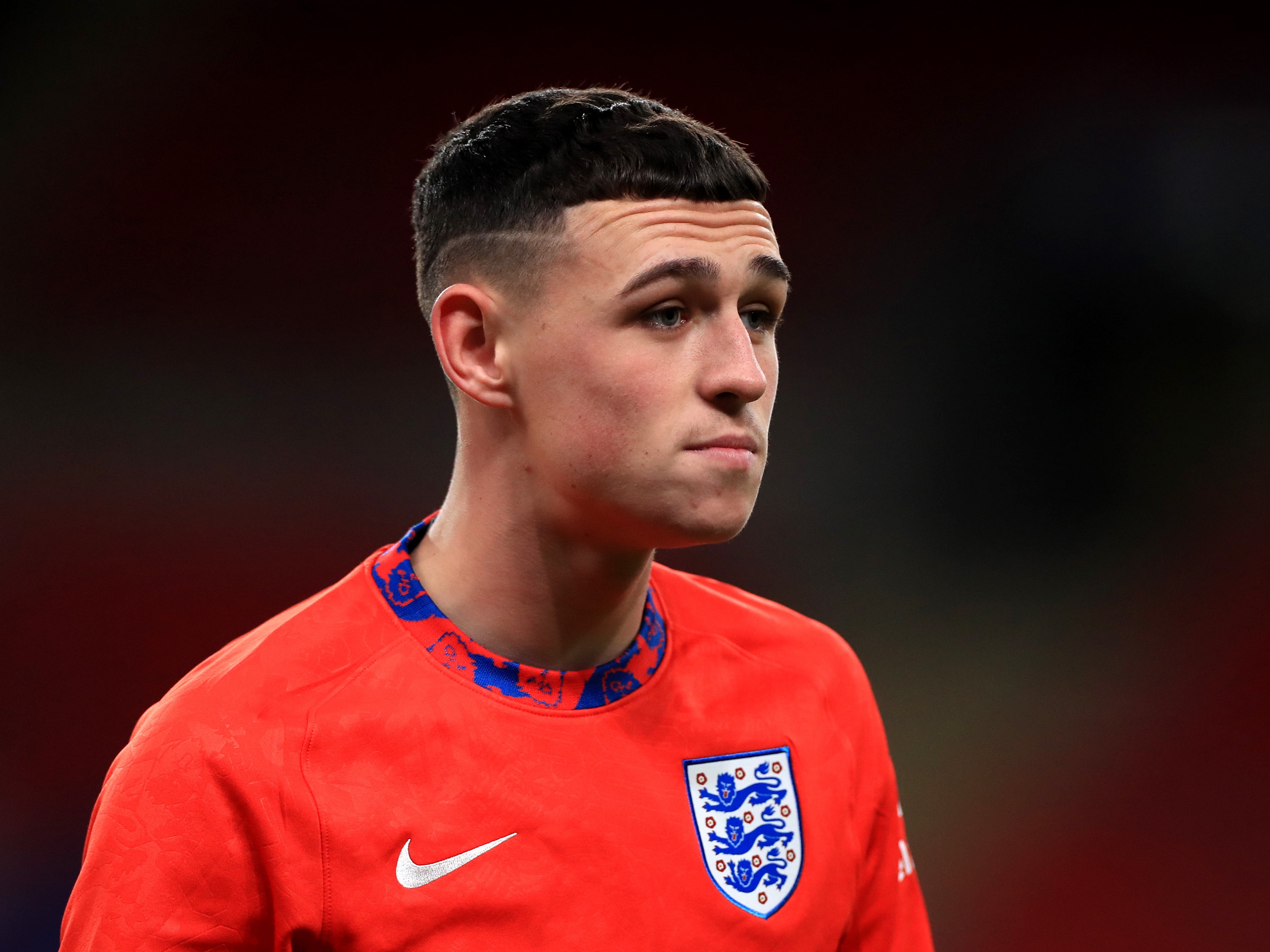 Фил фодан. Фил Фоден прическа. Фил Фоден прическа 2023. Phil Foden футболист. Фоден футболист прическа.