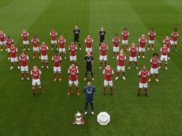 Arsenal line up for their squad photo