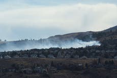 Wildfire destroys multiple Reno homes; hundreds threatened