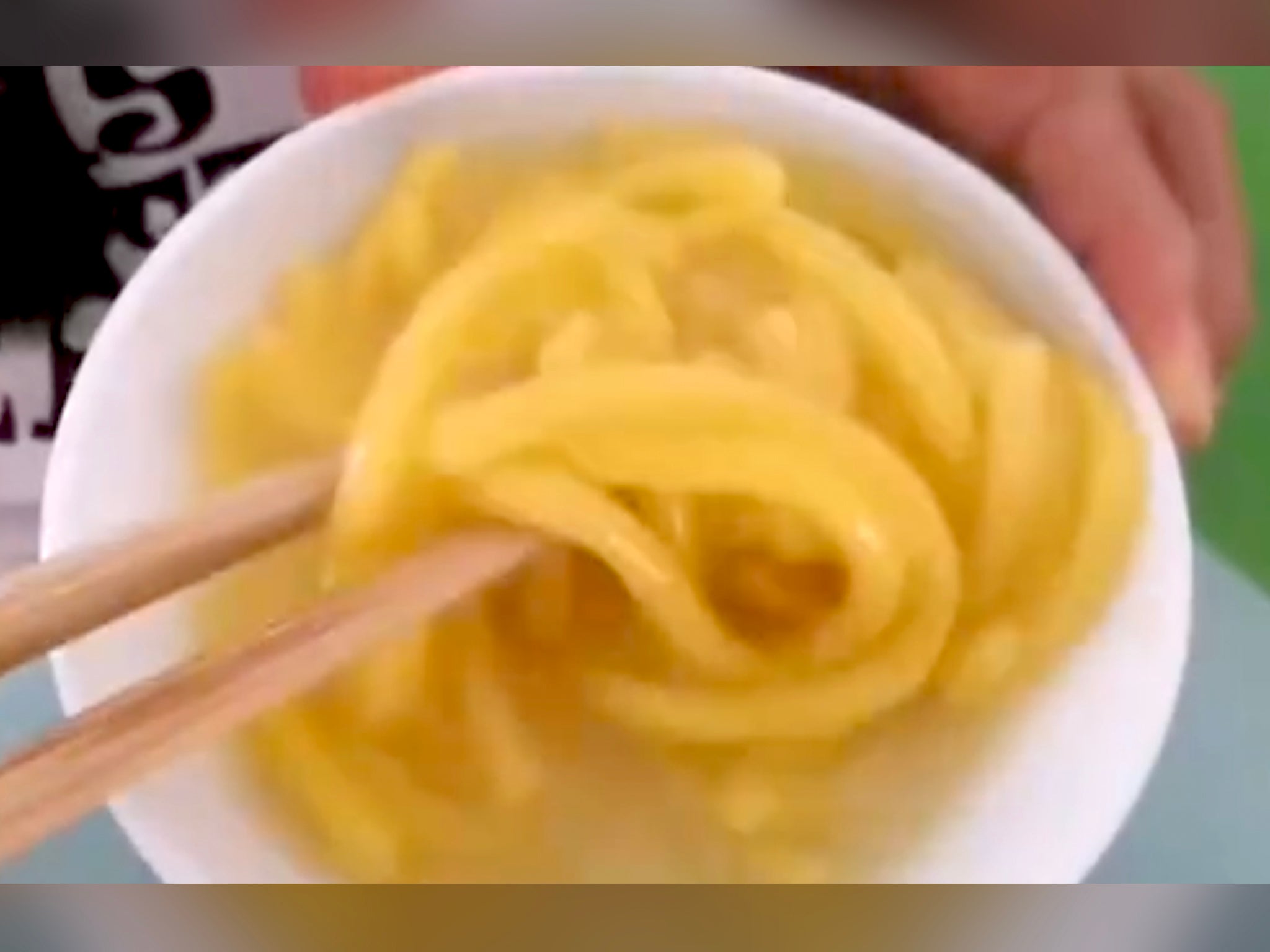 Suantangzi is a thick type of noodle made from fermented corn flour