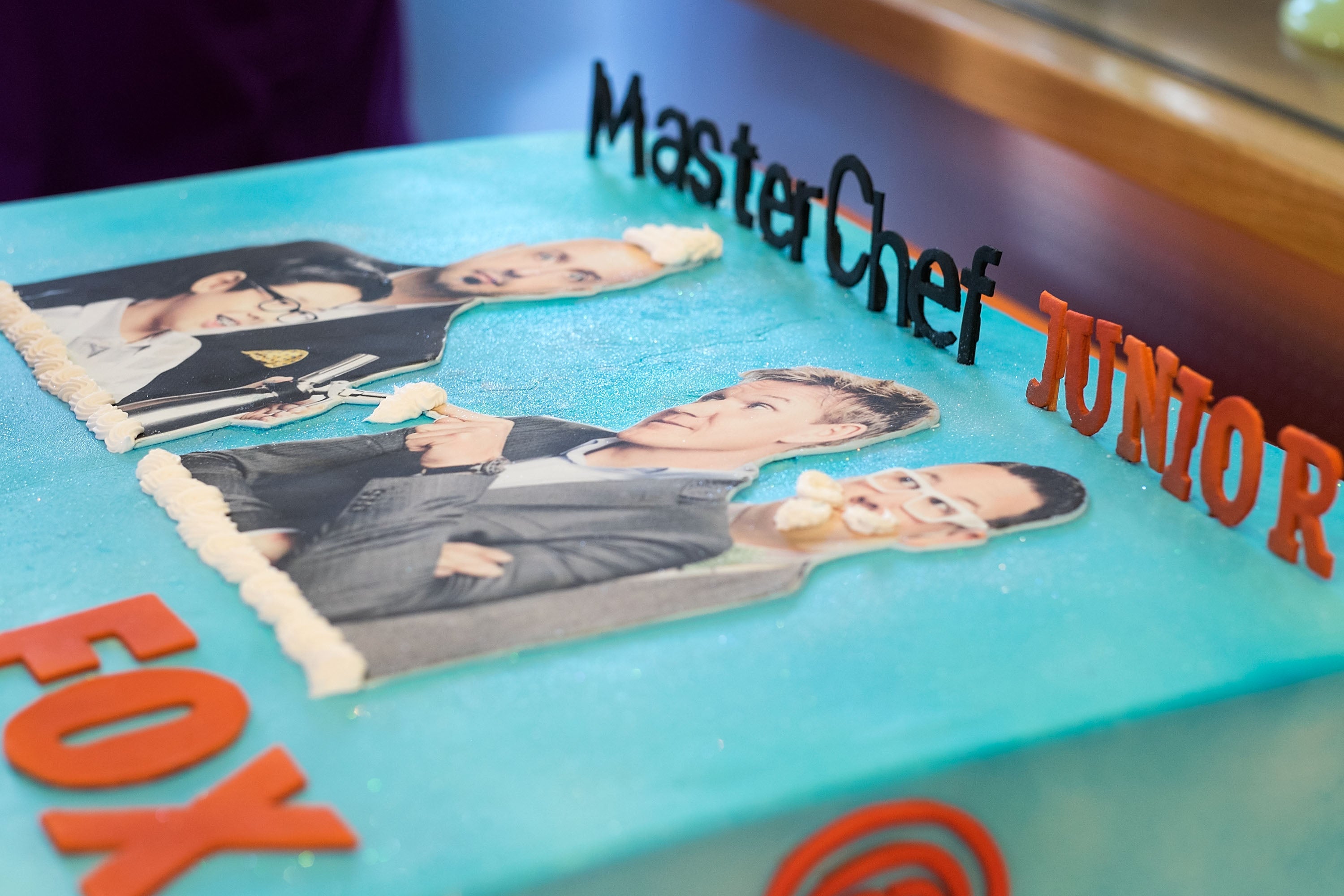 WEST HOLLYWOOD, CA - 24 DE OCTUBRE: Vista de la atmósfera general del evento “MasterChef Junior” de la Fox “Decora tu pastel y cómetelo también” en Duff’s Cakemix el 24 de octubre de 2014 en West Hollywood, California.