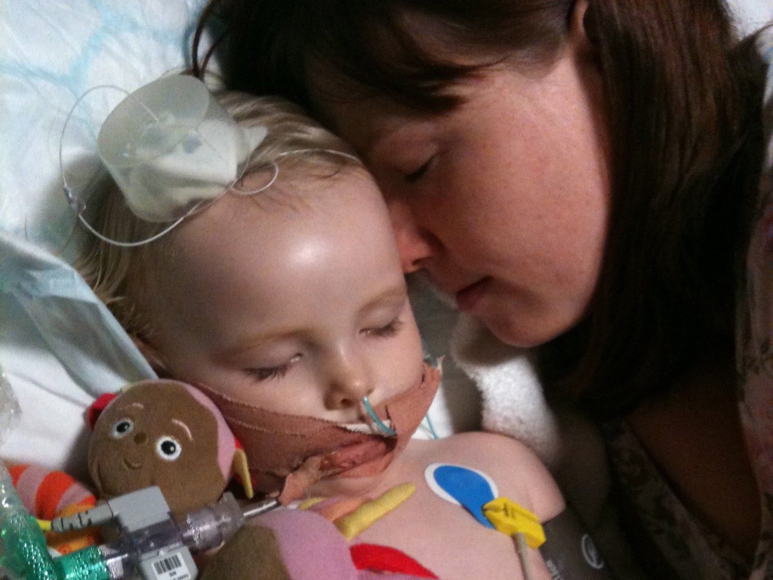 Jo Hughes with her daughter Jasmine in intensive care at Great Ormond Street