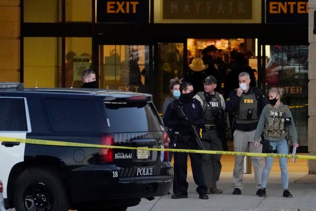Eight injured in shooting at Wisconsin shopping mall