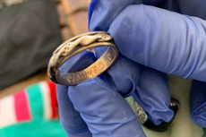 Migrants’ wedding rings lost at sea found by rescue boat weeks later