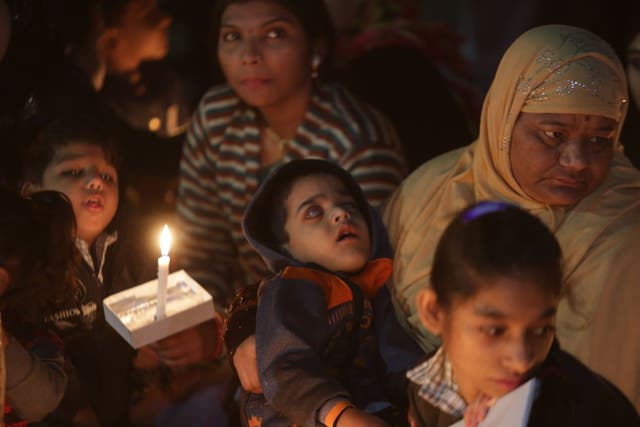 <p>A candlelight vigil in 2018 to remember the Bhopal gas disaster</p>