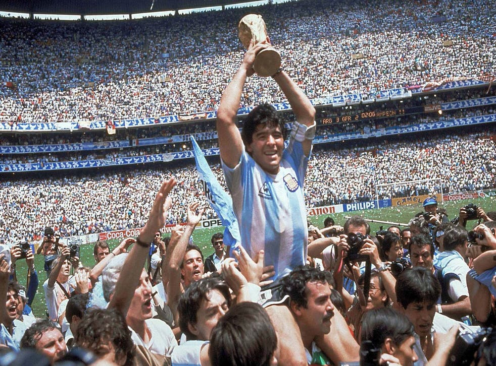 <p>Maradona holds up the World Cup after winning the 1986 final in Mexico</p>