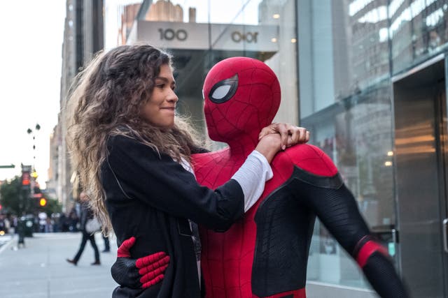 Spider-Man (Tom Holland) y MJ (Zendaya) en Far From Home de 2019