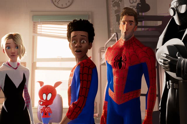 <p>Into the Spider-Verse de 2018 vio varias iteraciones del personaje interactuar en una animación cruzada</p>