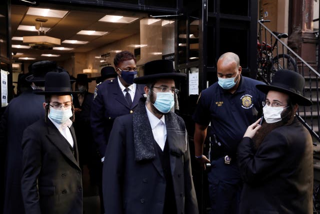 Members of the New York Police Department (NYPD) check the Congregation Yetev Lev D'Satmar synagogue, reportedly the original site of the wedding of the grandchild of Zalman Leib Teitelbaum, a grand rabbi of the Satmar Hasidic Jewish congregation, which was canceled due to restrictions on public gathering during the outbreak of the coronavirus disease (COVID-19) in the South Williamsburg neighborhood of Brooklyn, New York City, U.S., October 19, 2020. REUTERS/Andrew Kelly