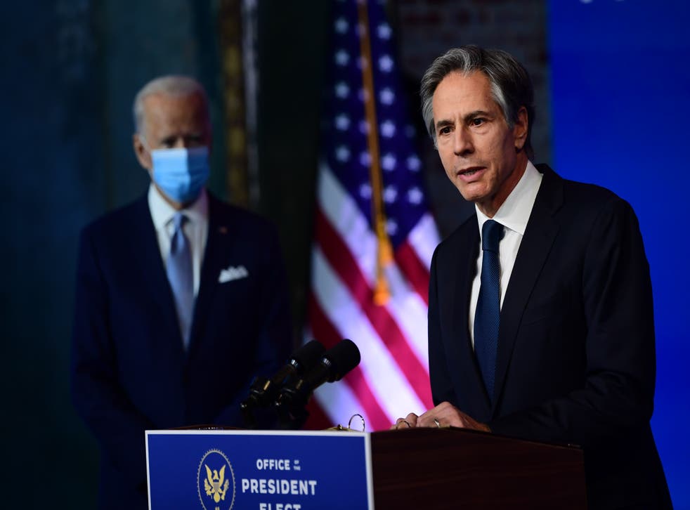 WILMINGTON, DE - 24 DE NOVIEMBRE: El candidato a Secretario de Estado Antony Blinken habla después de haber sido presentado por el Presidente electo Joe Biden al presentar a los principales candidatos y nombramientos de política exterior y seguridad nacional en el Teatro Queen el 24 de noviembre de 2020 en Wilmington, Delaware. Mientras el Presidente electo Biden espera para recibir las informaciones oficiales de seguridad nacional, anuncia al público los nombres de los principales miembros de su equipo de seguridad nacional. Continúan los llamamientos para que el Presidente Trump conceda la elección a medida que avanza la transición. Mark Makela/Getty Images