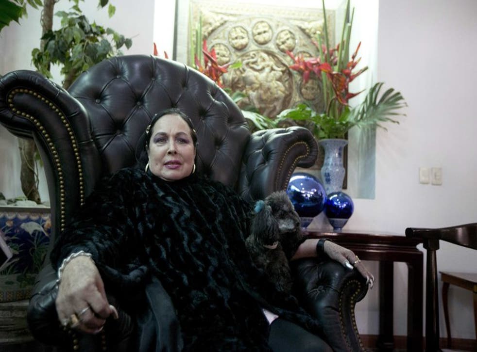 La cantante de música regional mexicana Guillermina Jiménez "Flor Silvestre" durante una entrevista con The Associated Press en el Festival Internacional de Cine de Guadalajara en Guadalajara, México, en una fotografía del 11 de marzo de 2015. Flor Silvestre falleció el 25 de noviembre de 2020, informó la Asociación Nacional de Actores de México.