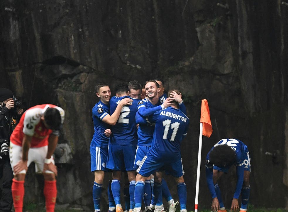 <p>Leicester players celebrate their last-gasp draw</p>