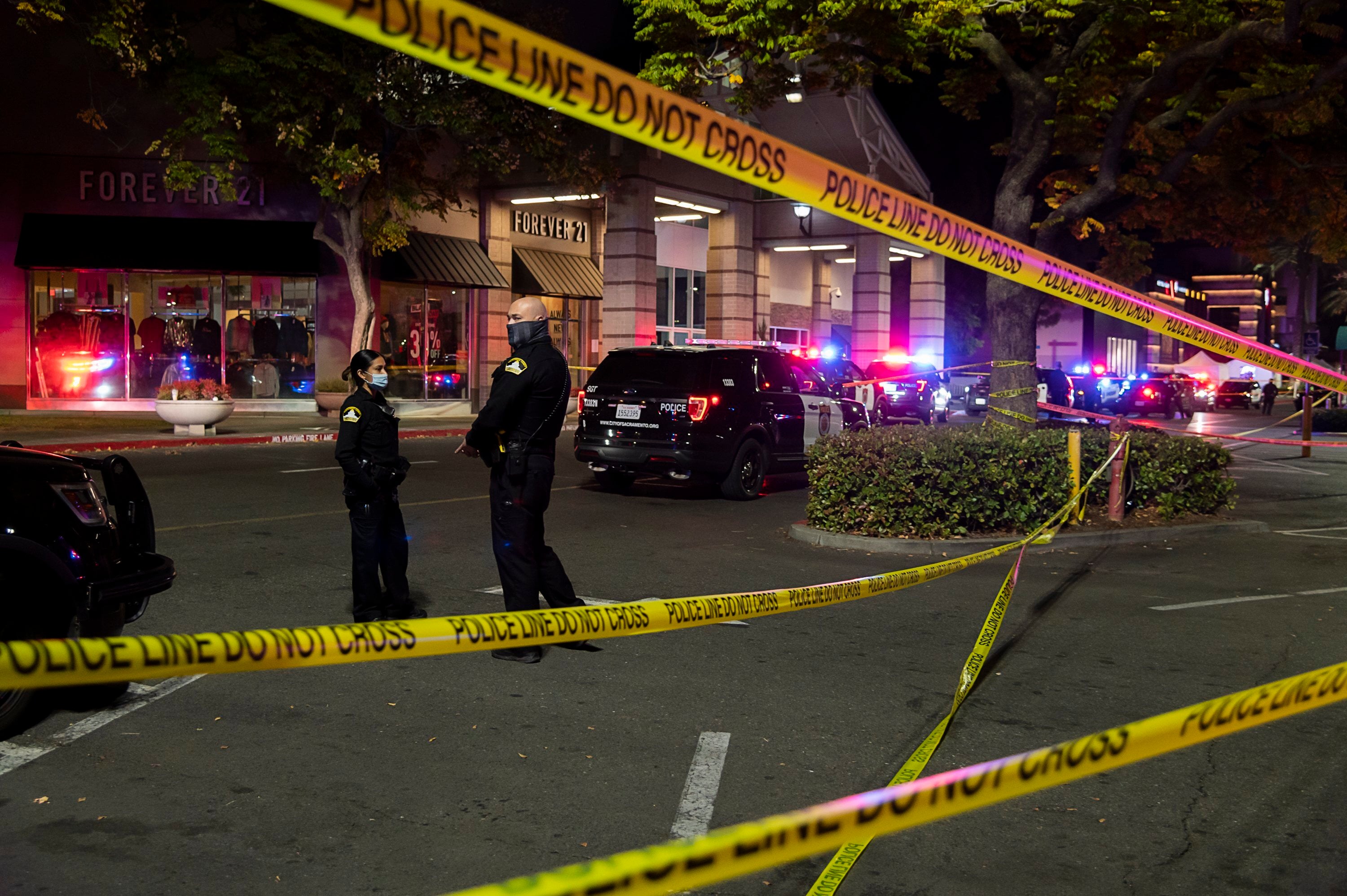1 dead, 1 injured in Sacramento Black Friday mall shooting mall Police