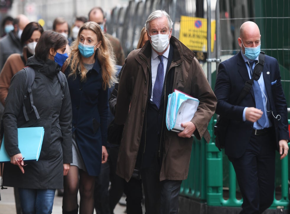 Michel Barnier makes his way to talks in London