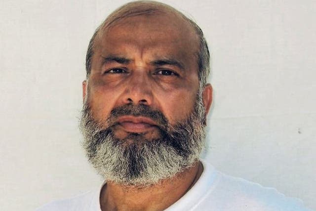 En esta foto sin fecha provista por sus abogados, se ve a Saifullah Paracha, detenido en la prisión estadounidense en Guantánamo, Cuba. El paquistaní de 73 años lleva 16 años encerrado sin cargos, informó su abogada el 19 de noviembre de 2020. 