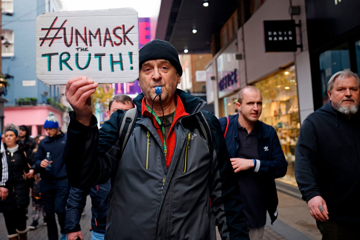 Anti-lockdown protests: Over 150 arrested as crowds gather in London